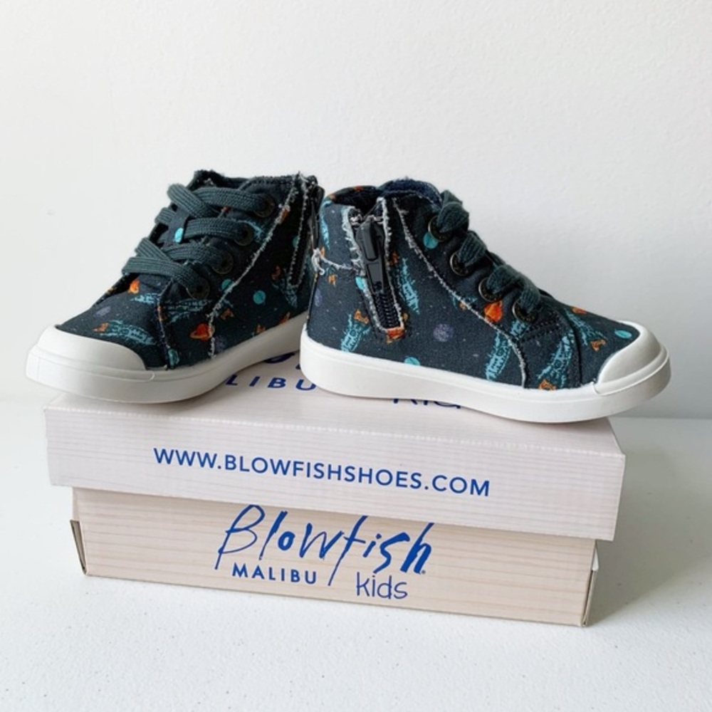 Blowfish Malibu
Vepper B HI SPV
Outer Space Hi Top Sneakers Toddler Size 6 NWB